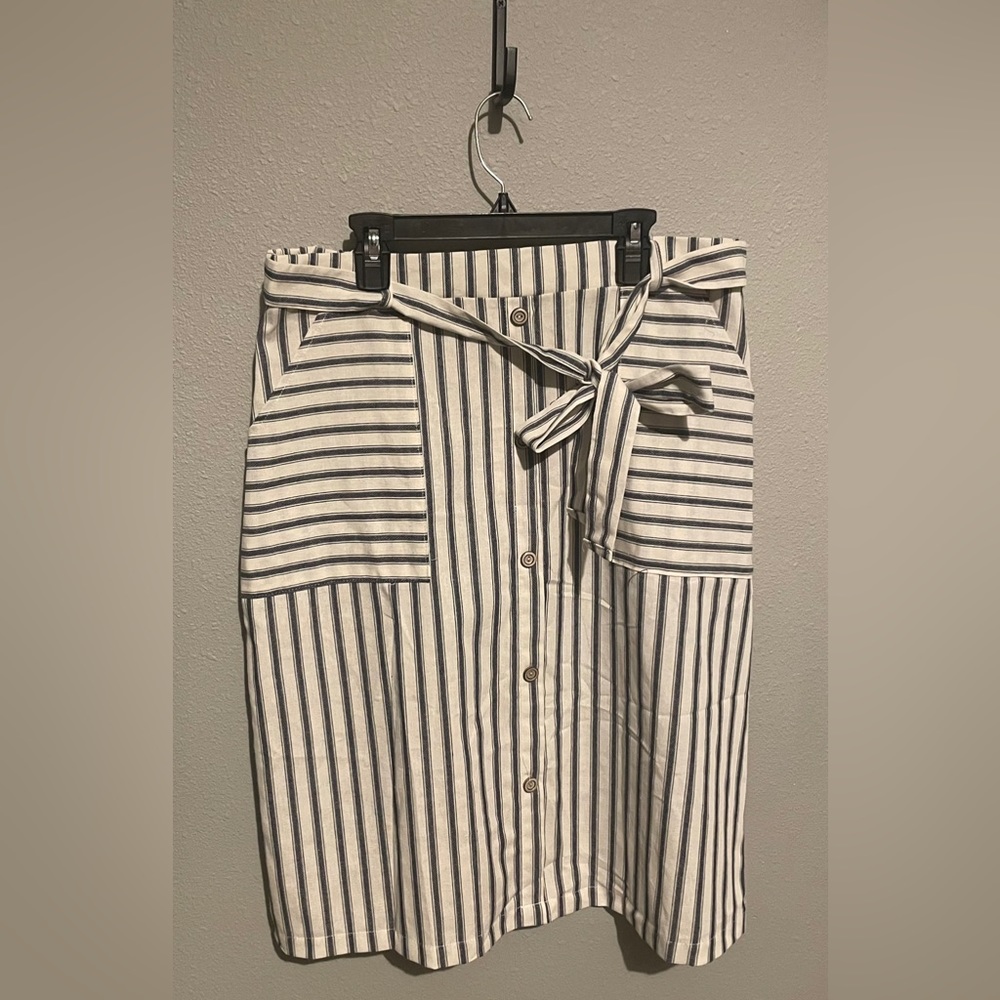 Women XL Striped Skirt with Pockets
